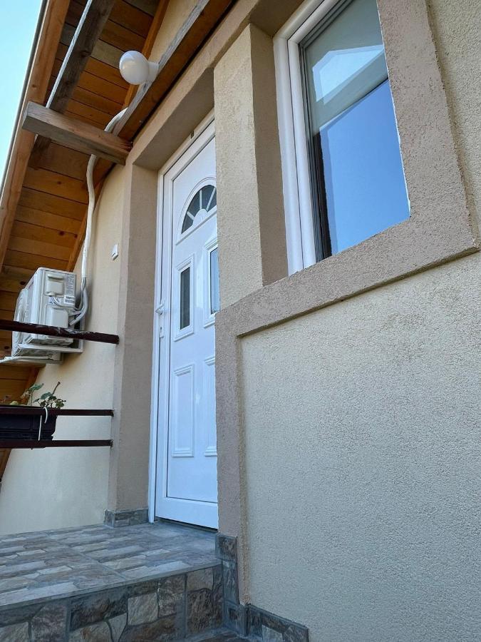 Apartmani Marija Zemun Zemun Polje Exterior photo