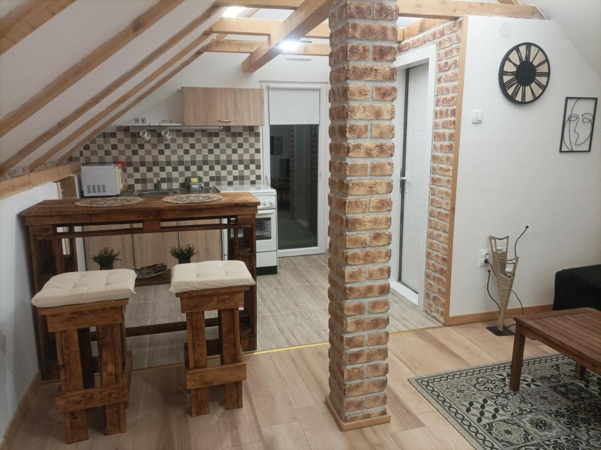 Apartmani Marija Zemun Zemun Polje Exterior photo