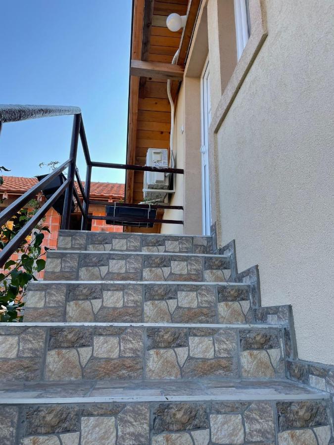 Apartmani Marija Zemun Zemun Polje Exterior photo